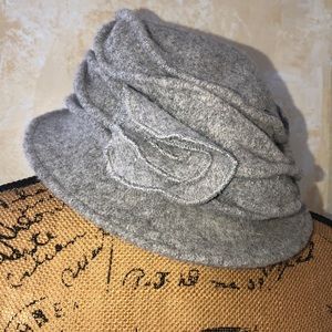 NWOT’s super cute felt hat